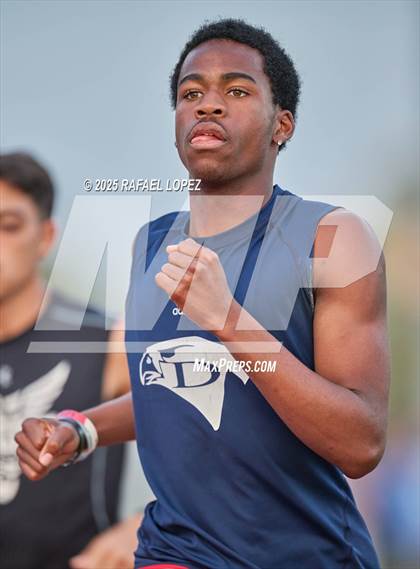 Thumbnail 2 in Panther Relays (1600M) photogallery.