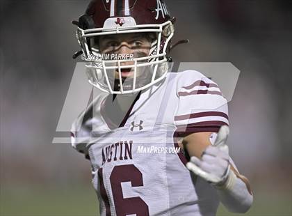 Thumbnail 2 in Vandegrift vs. Austin (UIL 6A D2 Football Bi-District Playoff) photogallery.