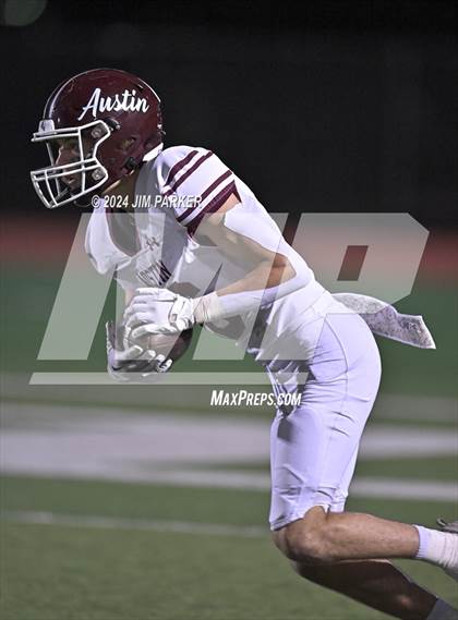 Thumbnail 2 in Vandegrift vs. Austin (UIL 6A D2 Football Bi-District Playoff) photogallery.