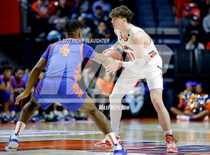 Thumbnail 2 in East St. Louis vs. Metamora (IHSA 3A Final) photogallery.