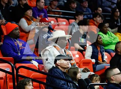 Thumbnail 2 in East St. Louis vs. Metamora (IHSA 3A Final) photogallery.
