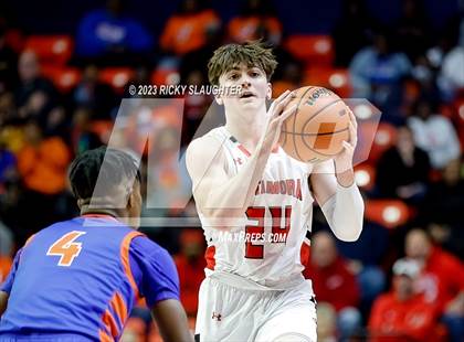 Thumbnail 1 in East St. Louis vs. Metamora (IHSA 3A Final) photogallery.