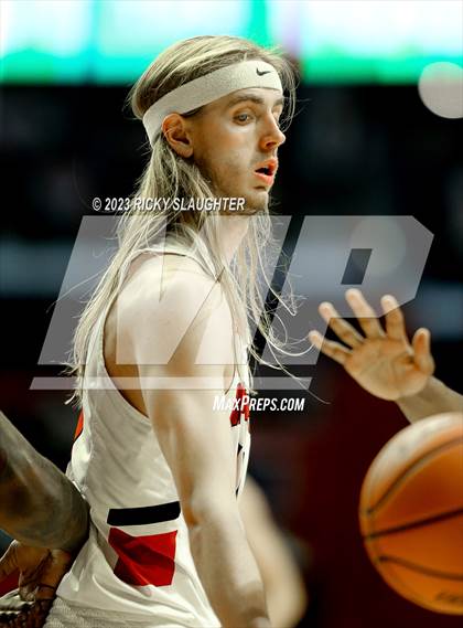 Thumbnail 1 in East St. Louis vs. Metamora (IHSA 3A Final) photogallery.