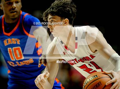Thumbnail 1 in East St. Louis vs. Metamora (IHSA 3A Final) photogallery.