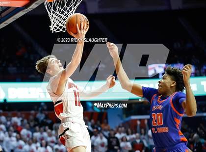 Thumbnail 1 in East St. Louis vs. Metamora (IHSA 3A Final) photogallery.