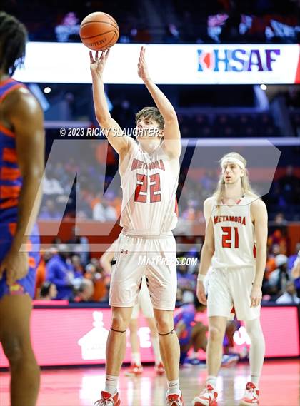 Thumbnail 2 in East St. Louis vs. Metamora (IHSA 3A Final) photogallery.