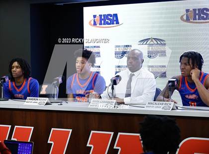 Thumbnail 2 in East St. Louis vs. Metamora (IHSA 3A Final) photogallery.