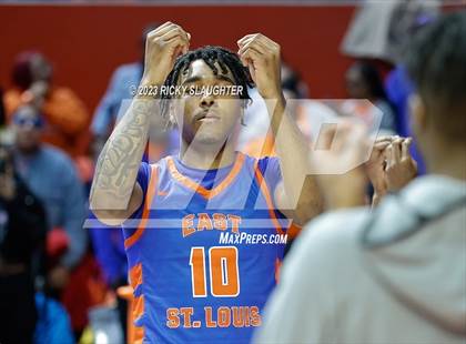 Thumbnail 3 in East St. Louis vs. Metamora (IHSA 3A Final) photogallery.