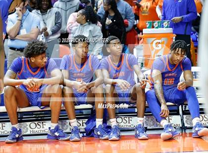 Thumbnail 1 in East St. Louis vs. Metamora (IHSA 3A Final) photogallery.