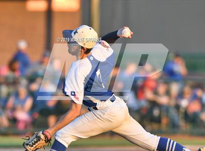 Thumbnail 2 in Linden-Kildare vs. James Bowie Game 3 (UIL 2A Regional Final) photogallery.