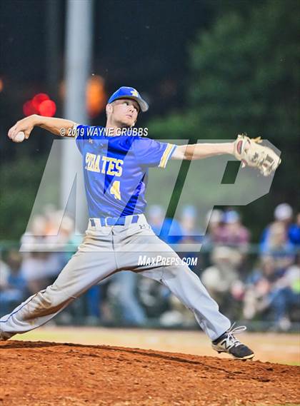 Thumbnail 1 in Linden-Kildare vs. James Bowie Game 3 (UIL 2A Regional Final) photogallery.