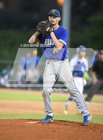 Thumbnail 3 in Linden-Kildare vs. James Bowie Game 3 (UIL 2A Regional Final) photogallery.
