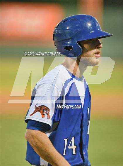 Thumbnail 2 in Linden-Kildare vs. James Bowie Game 3 (UIL 2A Regional Final) photogallery.