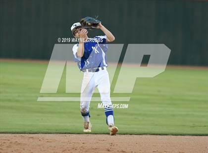 Thumbnail 2 in Linden-Kildare vs. James Bowie Game 3 (UIL 2A Regional Final) photogallery.