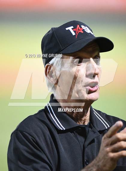 Thumbnail 3 in Linden-Kildare vs. James Bowie Game 3 (UIL 2A Regional Final) photogallery.