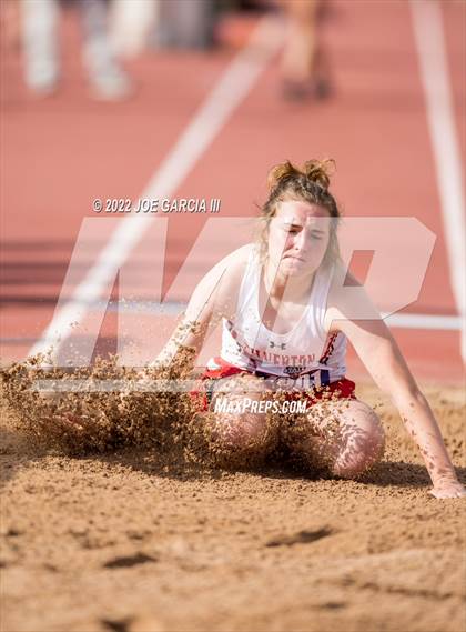 Thumbnail 2 in UIL 1A Girls State Track Meet photogallery.