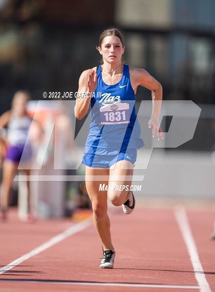 Thumbnail 2 in UIL 1A Girls State Track Meet photogallery.