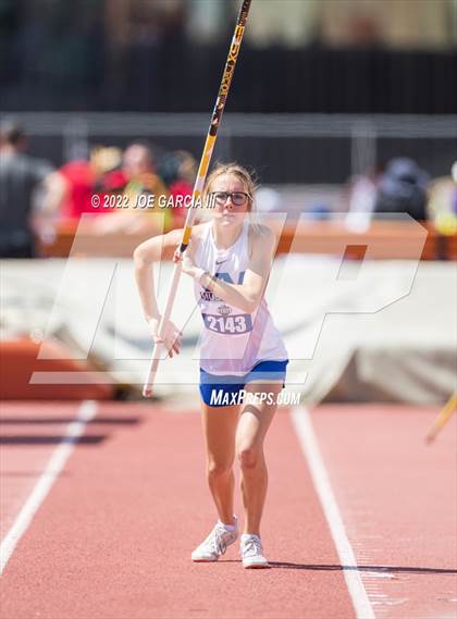 Thumbnail 2 in UIL 1A Girls State Track Meet photogallery.