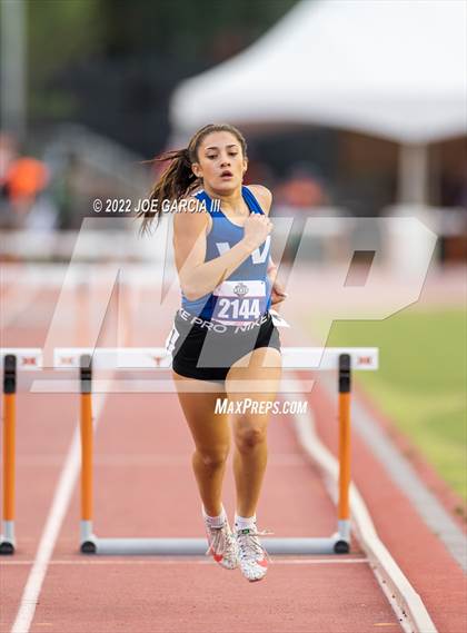 Thumbnail 2 in UIL 1A Girls State Track Meet photogallery.