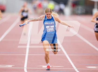 Thumbnail 1 in UIL 1A Girls State Track Meet photogallery.