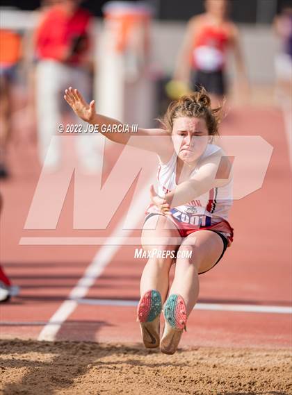 Thumbnail 3 in UIL 1A Girls State Track Meet photogallery.