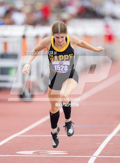 Thumbnail 3 in UIL 1A Girls State Track Meet photogallery.
