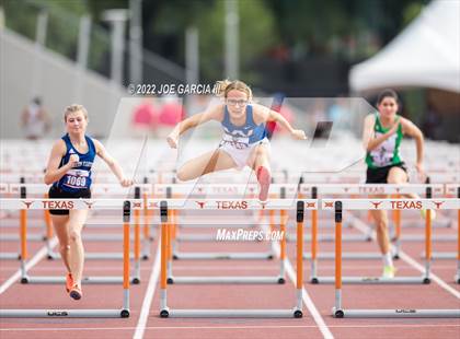 Thumbnail 2 in UIL 1A Girls State Track Meet photogallery.