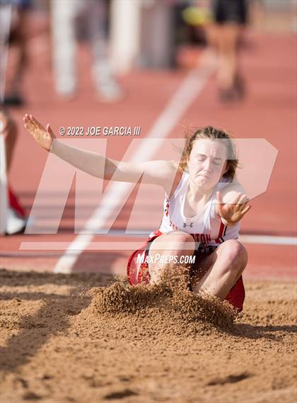 Thumbnail 1 in UIL 1A Girls State Track Meet photogallery.