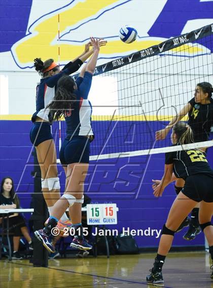 Thumbnail 2 in Mira Costa @ Flintridge Sacred Heart (Durango Fall Classic) photogallery.