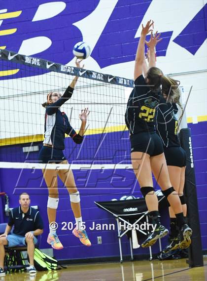 Thumbnail 3 in Mira Costa @ Flintridge Sacred Heart (Durango Fall Classic) photogallery.