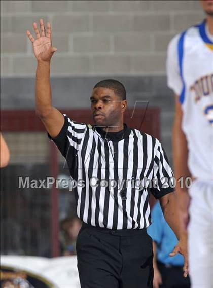 Thumbnail 1 in Center vs. Del Campo (Common Good Classic) photogallery.