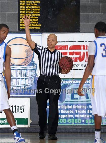 Thumbnail 3 in Center vs. Del Campo (Common Good Classic) photogallery.