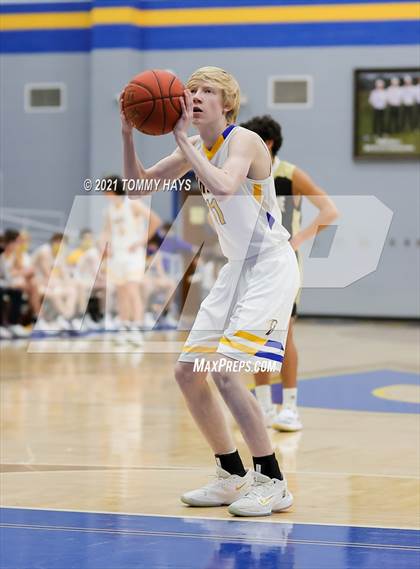 Thumbnail 2 in Comanche @ Brock photogallery.