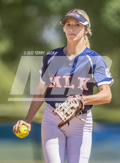 Thumbnail 3 in JSerra Catholic vs. King photogallery.