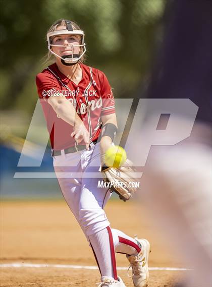 Thumbnail 1 in JSerra Catholic vs. King photogallery.