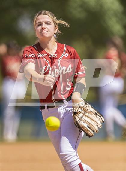 Thumbnail 1 in JSerra Catholic vs. King photogallery.