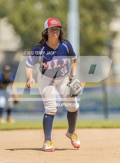Thumbnail 2 in JSerra Catholic vs. King photogallery.