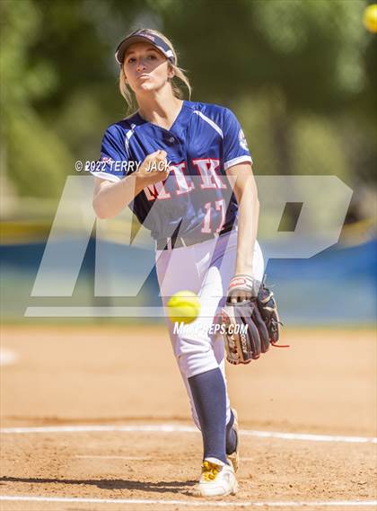 Thumbnail 2 in JSerra Catholic vs. King photogallery.