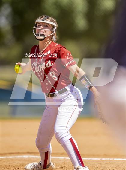 Thumbnail 2 in JSerra Catholic vs. King photogallery.