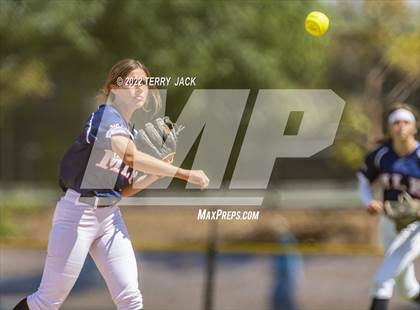 Thumbnail 3 in JSerra Catholic vs. King photogallery.
