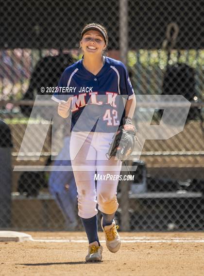 Thumbnail 1 in JSerra Catholic vs. King photogallery.
