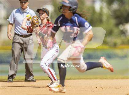 Thumbnail 1 in JSerra Catholic vs. King photogallery.