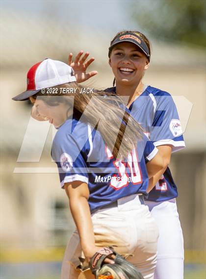 Thumbnail 2 in JSerra Catholic vs. King photogallery.