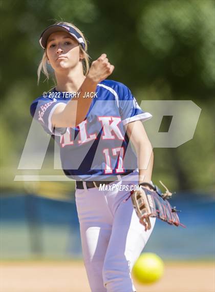 Thumbnail 2 in JSerra Catholic vs. King photogallery.