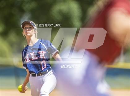 Thumbnail 3 in JSerra Catholic vs. King photogallery.