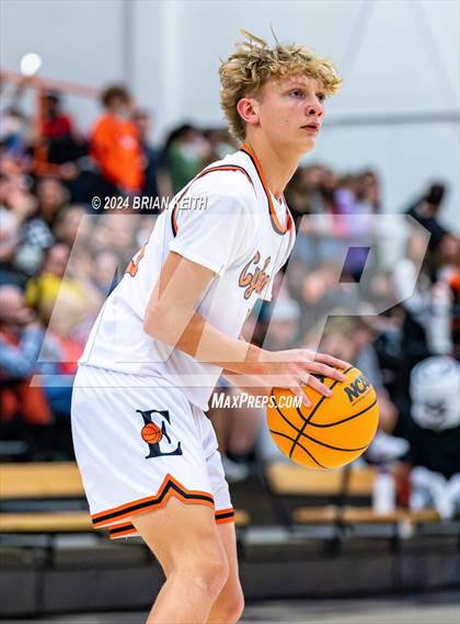 Thumbnail 2 in Elizabethton vs Unicoi Varsity photogallery.