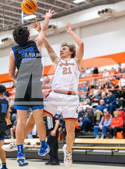 Thumbnail 2 in Elizabethton vs Unicoi Varsity photogallery.