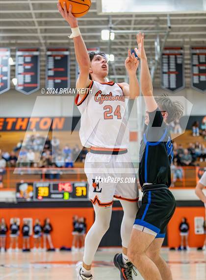 Thumbnail 2 in Elizabethton vs Unicoi Varsity photogallery.