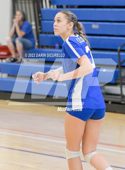 Thumbnail 2 in Arcadia vs. Ontario Christian (Nike TOC Southwest) photogallery.