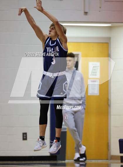 Thumbnail 3 in Valor Christian vs Rocky Mountain (Chaparral High School) photogallery.